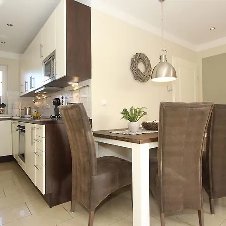 Duenenhaeuser Haus 1 *